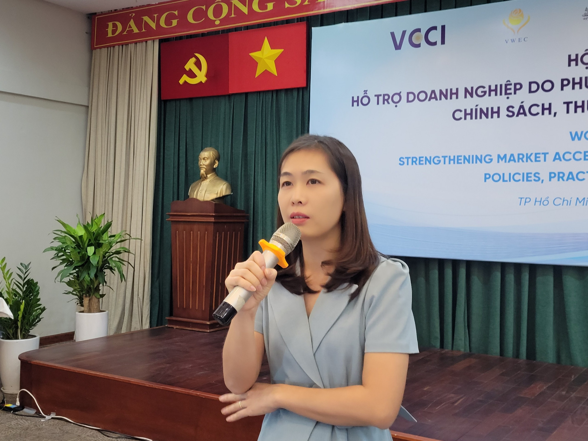 Bà NGuyễn Thị Phương Thảo - Phó Chủ tịch Hội đồng Doanh nghiệp nữ Việt Nam phát biểu tại sự kiện