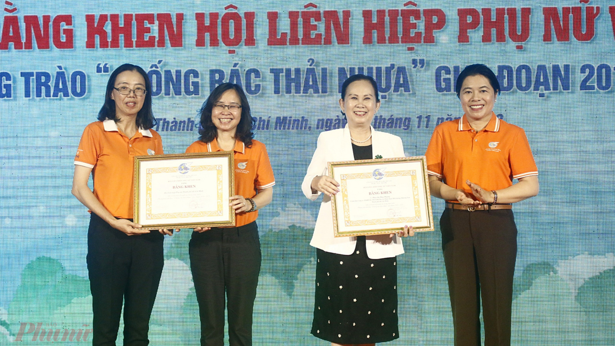 Tập thể và cá nhân có thành tích xuất sắc trong thực hiện phong trào “Chống rác thải nhựa” nhận bằng khen của Trung ương Hội