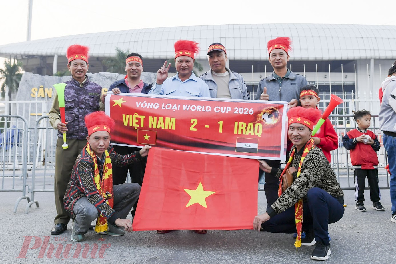 Trận đấu giữa ĐT Việt Nam và ĐT Iraq sẽ diễn ra trên sân vận động quốc gia Mỹ Đình lúc 19h tối nay 21/11. Đây là trận đấu có ý nghĩa với cả hai đội bóng, các cầu thủ đều quyết tâm mang về chiến thắng tiếp theo cho đội nhà