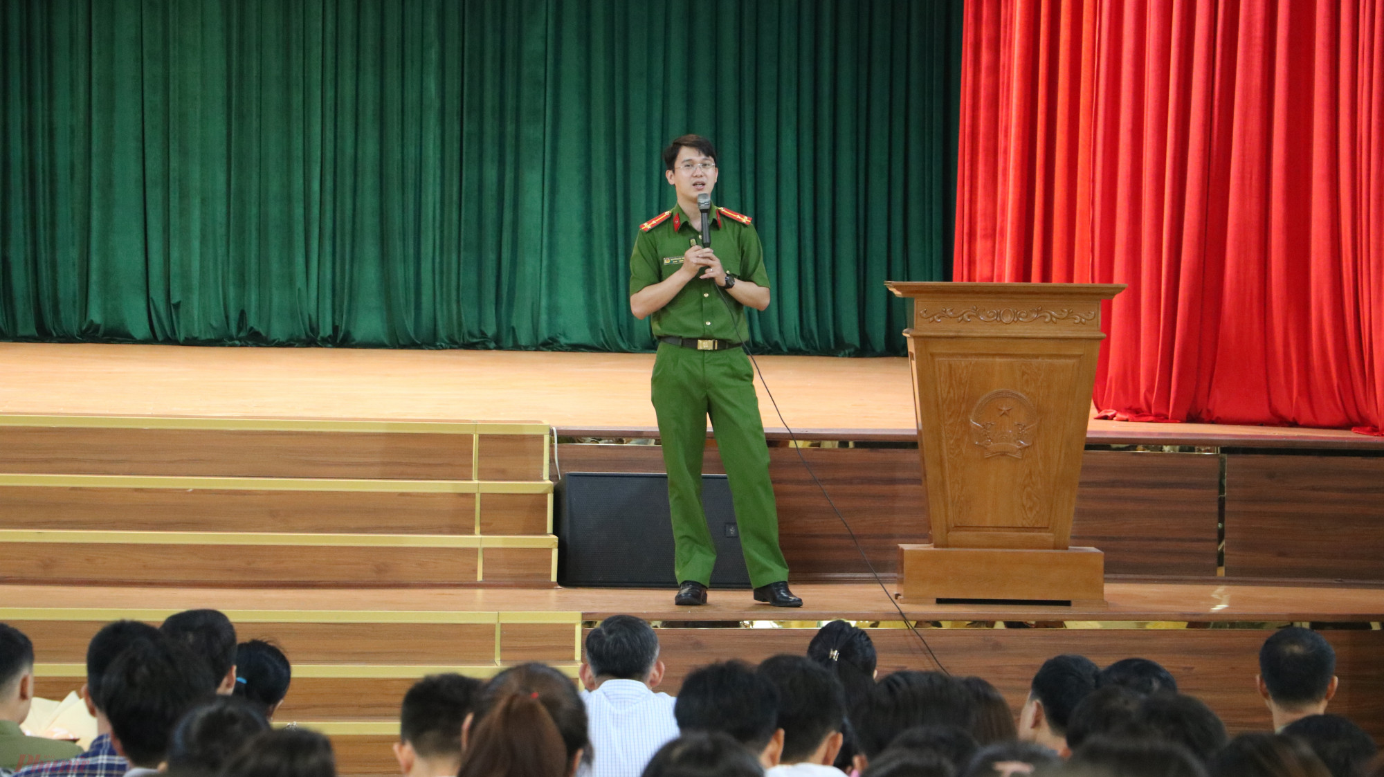 Ông Khắc Anh báo cáo chuyên đề tại chương trình