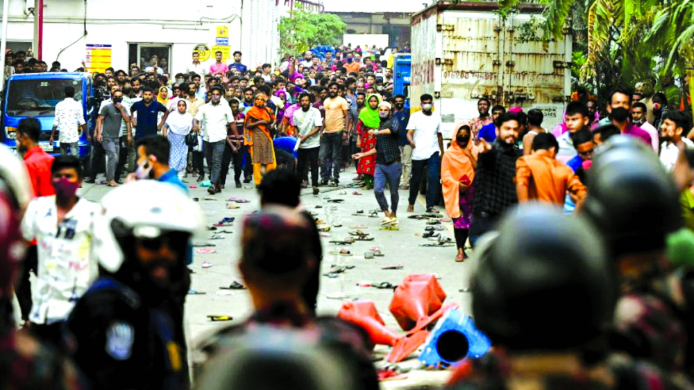 Công nhân may mặc Bangladesh xuống đường để yêu cầu mức lương thỏa đáng so với sức lao động