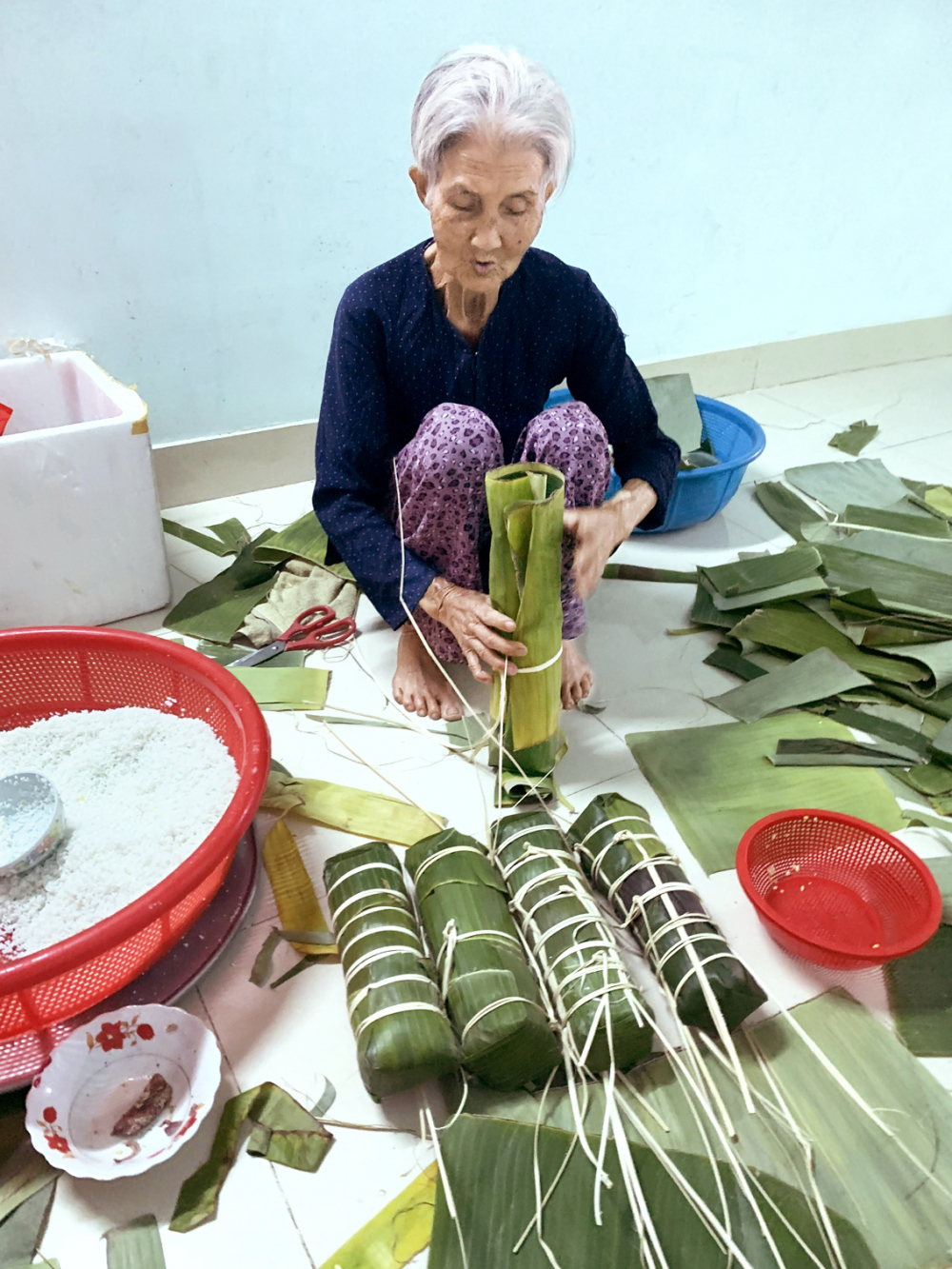 Chị Ba vẫn còn đam mê gói bánh tét