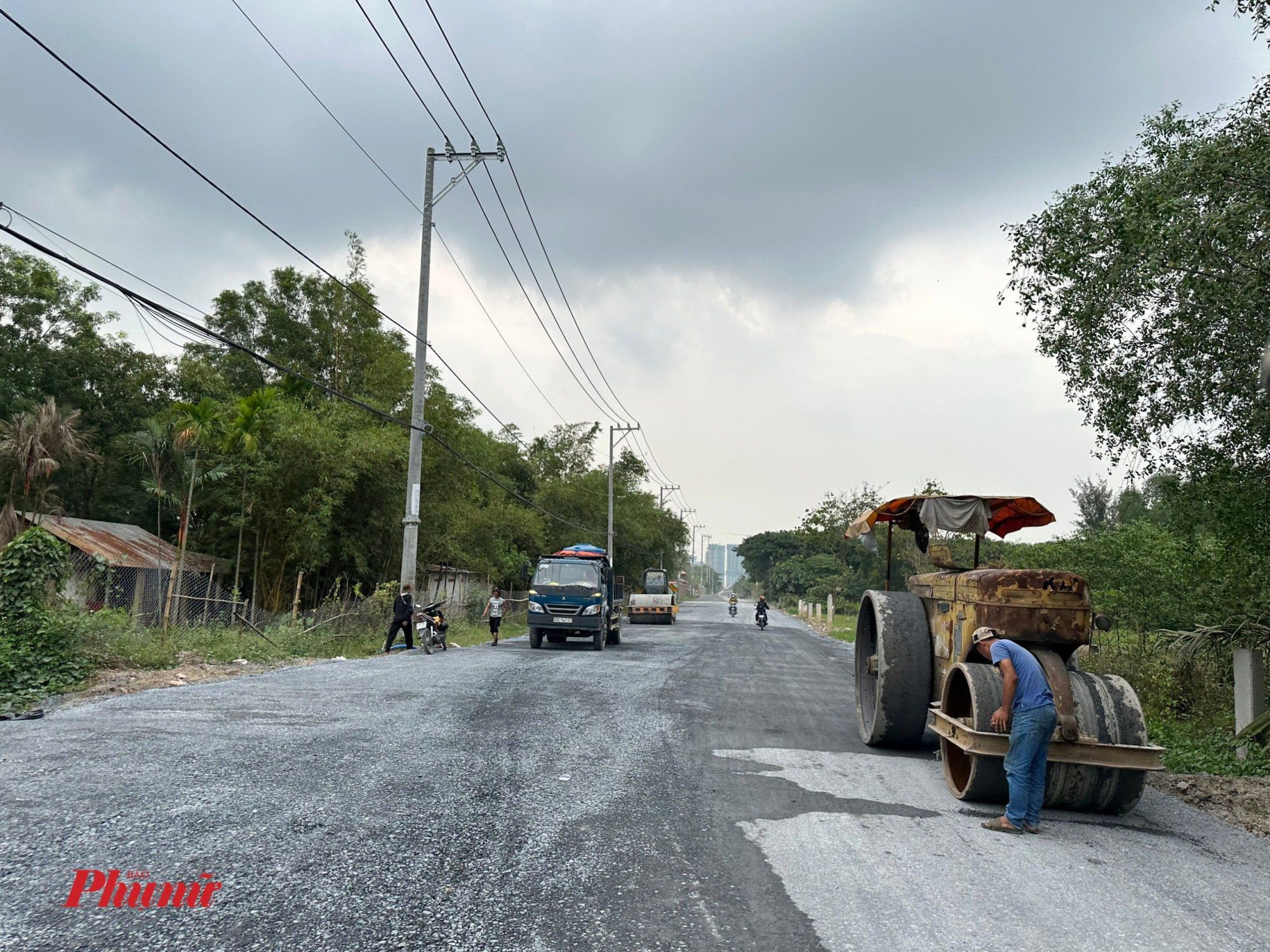 Đường Long Phước, phường Long Phước, TP Thủ Đức nối với cầu Long Đại cũng đang được mở rộng.