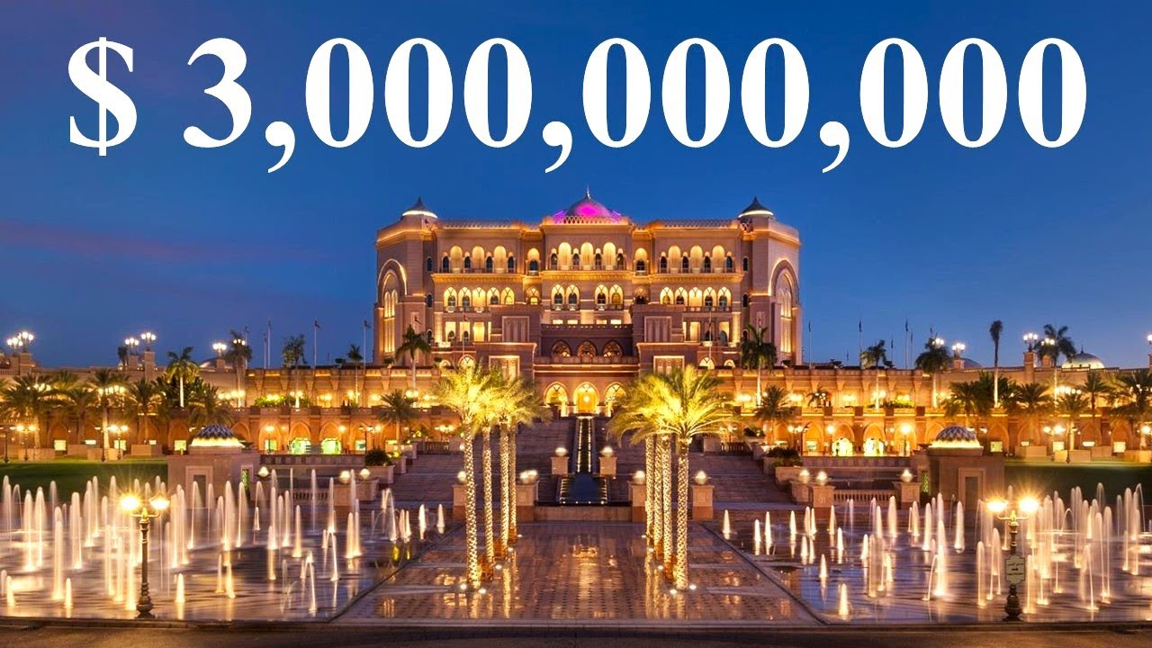 Với mức giá 3 tỷ USD, Cung điện Emirates ở Abu Dhabi được cho là khách sạn đắt nhất được xây dựng khi nó khai trương vào năm 2005.  Theo cung điện, hành lang, các phòng và hành lang của nó có hơn 1.000 đèn chùm Swarovski, làm sáng tỏ trần nhà bằng vàng mang tính biểu tượng của cung điện.  Hơn 1.000 chiếc đèn chùm Swarovski lấp đầy hành lang, các phòng và hành lang của khách sạn. Hơn 1.000 chiếc đèn chùm Swarovski lấp đầy hành lang, các phòng và hành lang của khách sạn. Nhưng hơn một thập kỷ sau khi khai trương, việc giữ cho sự sang trọng của khách sạn ở mức huy hoàng phù hợp cho chuyến du lịch là công việc toàn thời gian đối với Manoj Kuriakose, một kỹ sư đến từ Kerala ở miền nam Ấn Độ – và là một nỗ lực tốn kém đối với khách sạn.  Kuriakose và nhóm của ông được giao nhiệm vụ bảo trì trần nhà trang trí công phu rộng 2.000 mét vuông (6.560 feet vuông) được trang trí bằng lá vàng và bạc 22 carat.  Theo cung điện, lá vàng thường chỉ tồn tại được từ 4 đến 5 năm và do đó nó liên tục được thay thế.