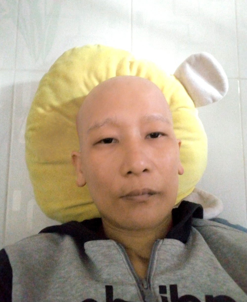 Chị Lê Thị Thanh Vy suy sụp khi biết bệnh ung thư tái phát