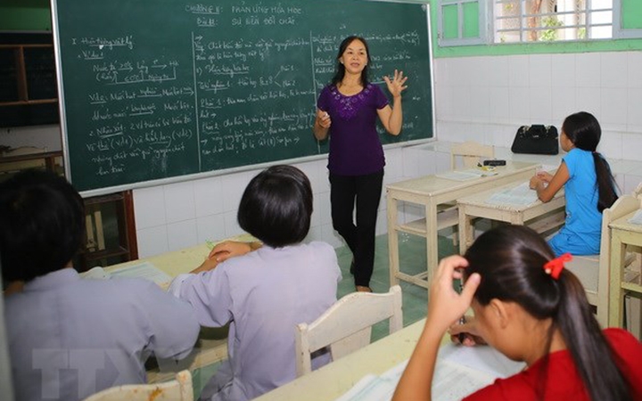 Chương trình giáo dục phổ thông mới theo định hướng phát triển phẩm chất và năng lực học sinh là một trong những giải pháp quan trọng từng bước khắc phục dạy thêm học thêm không đúng quy định. Ảnh: TTXVN