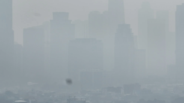 Thủ đô Jakarta của Indonesia bị bao phủ bởi ô nhiễm không khí vào ngày 21 tháng 8 năm 2023. Ảnh: Shutterstock