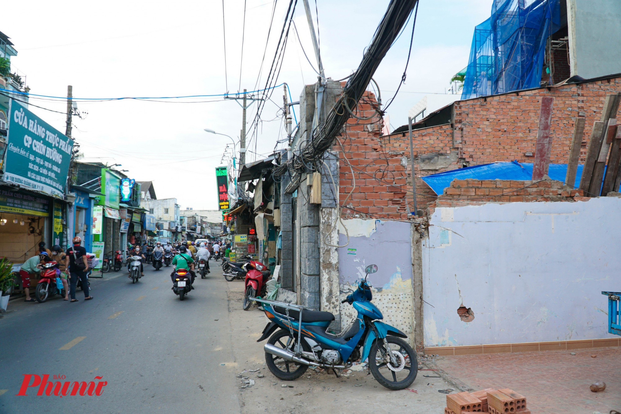 Theo Ban Quản lý Dự án đầu tư xây dựng các công trình giao thông TPHCM, dự án được khởi công từ đầu tháng 8/2023, đến nay địa phương đang tiếp tục bàn giao mặt bằng. Tổng mức đầu tư của dự án hơn 2.300 tỉ đồng, trong đó kinh phí giải phóng mặt bằng chiếm hơn 1.700 tỉ đồng. Dự kiến đến cuối năm 2025, dự án sẽ được hoàn thành và đưa vào sử dụng. 