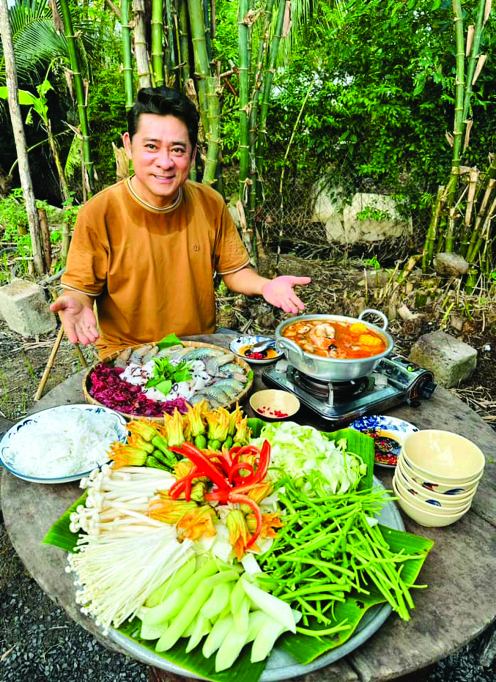 Hình ảnh mộc mạc của Huỳnh Anh Tuấn qua những clip nấu các món ăn đậm chất Nam Bộ và vui thú vườn tược được nhiều khán giả yêu thích