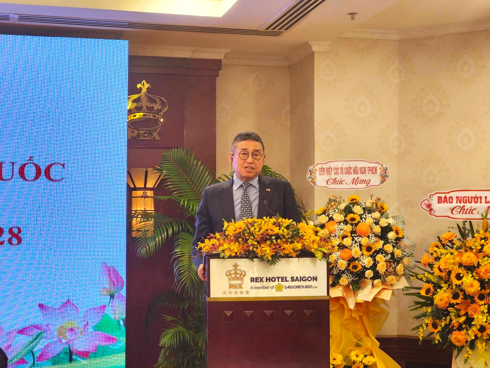 Ông Shon In Son – Chủ tịch hội Hàn kiều tại Việt Nam - gửi lời cảm ơn đến những đóng góp, giúp đỡ Hội hữu nghị Việt Nam - Hàn Quốc TPHCM  trong thời gian qua