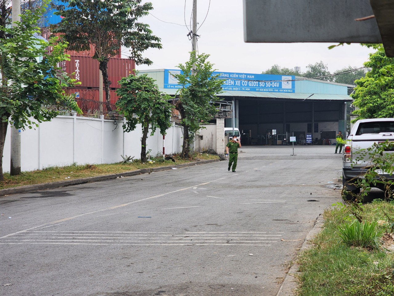 Trung tâm đăng kiểm 50-04V có mặt rất nhiều cảnh sát.