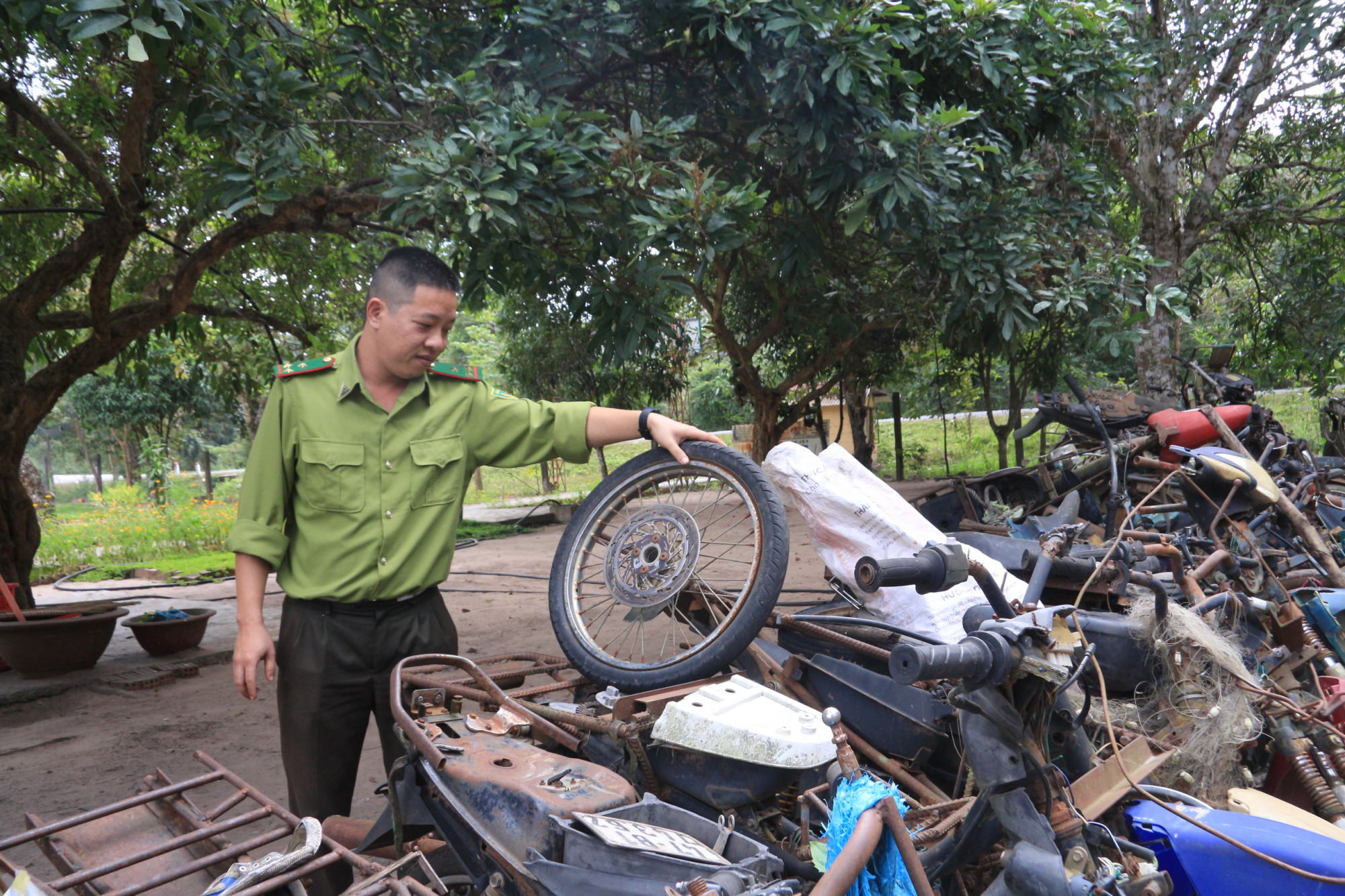 Hàng loạt phương tiện đã bị lực lượng kiểm lâm phát hiện, thu giữ.