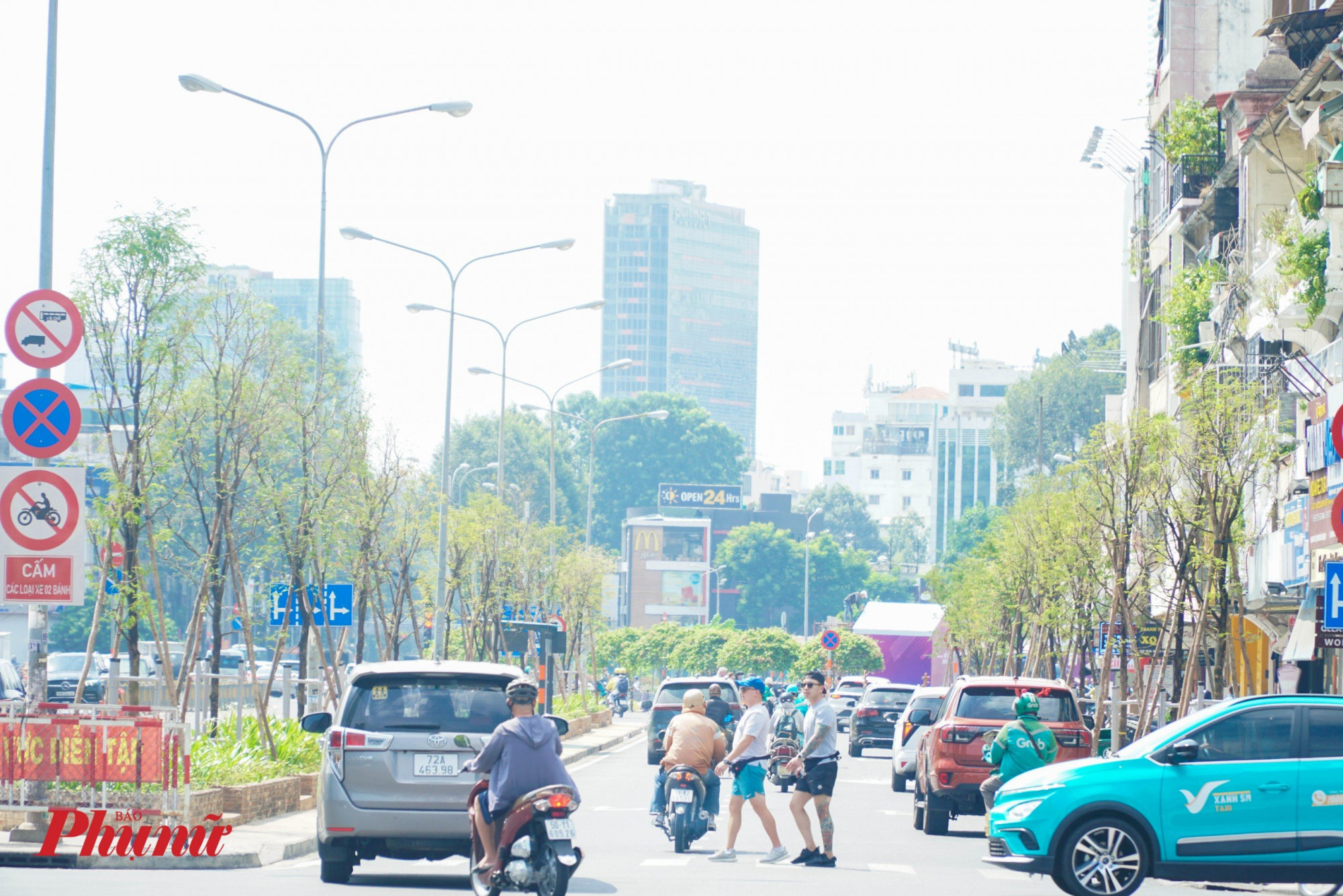 Trung tâm Quản lý hạ tầng kỹ thuật TPHCM (thuộc Sở Xây dựng TPHCM) đang trồng 84 cây me để tạo bóng mát cho đường Lê Lợi, quận 1, TPHCM (đoạn từ chợ Bến Thành đến phố đi bộ Nguyễn Huệ).ử dụng vốn đầu tư từ vốn duy tu hạ tầng của TP