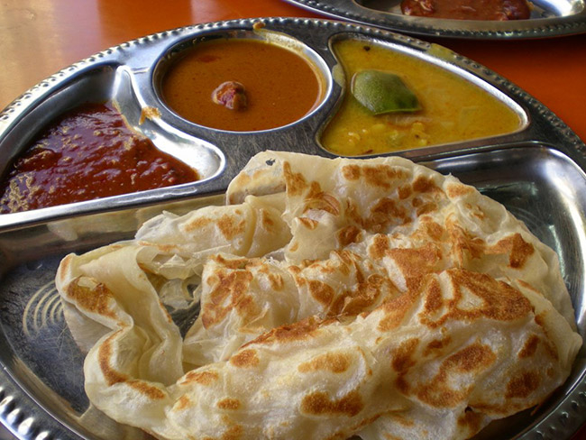 Bánh Roti Canai ăn kèm cà ri - Ảnh Internet