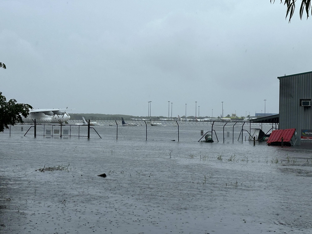 Sân bay Cairns ngập trong nước lũ vào trưa 17/12