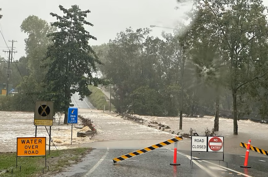 Nước tràn vào các con đường khắp vùng Far North, bang Queensland, trong đó có khu vực thị trấn Mareeba