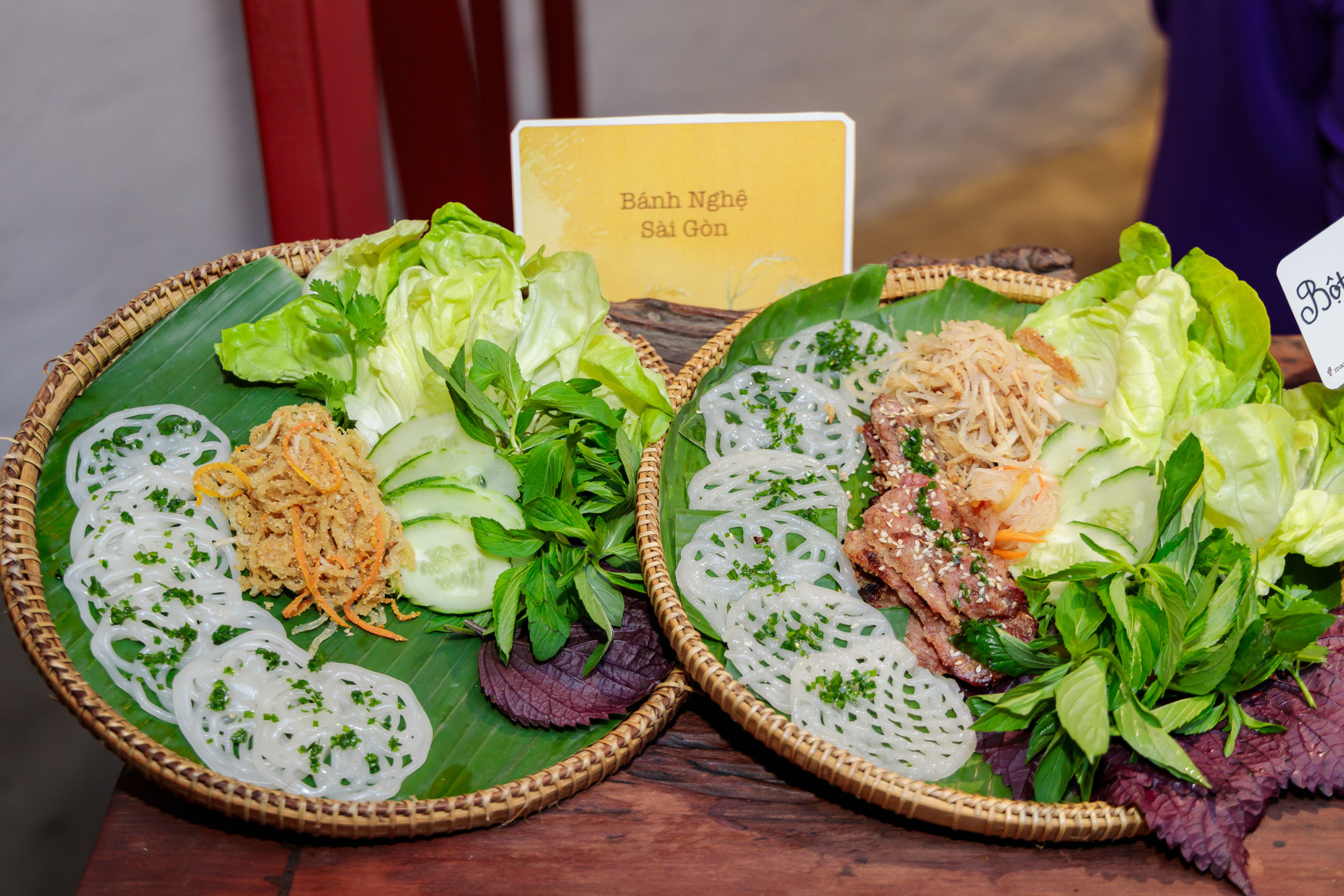 Bánh nghệ Saigon: Trước đây nhiều năm, việc mua bánh nghệ ở Saigon rất dễ dàng vì lúc nào cũng sẵn ở chợ Saigon, nhưng khoảng vài năm trở lại đây bánh không còn thấy xuất hiện - đặt hàng cũng chẳng ai nhận làm! Chẳng lẽ một món bánh khéo đặc sắc như bánh nghệ lại bị thất truyền chăng...?