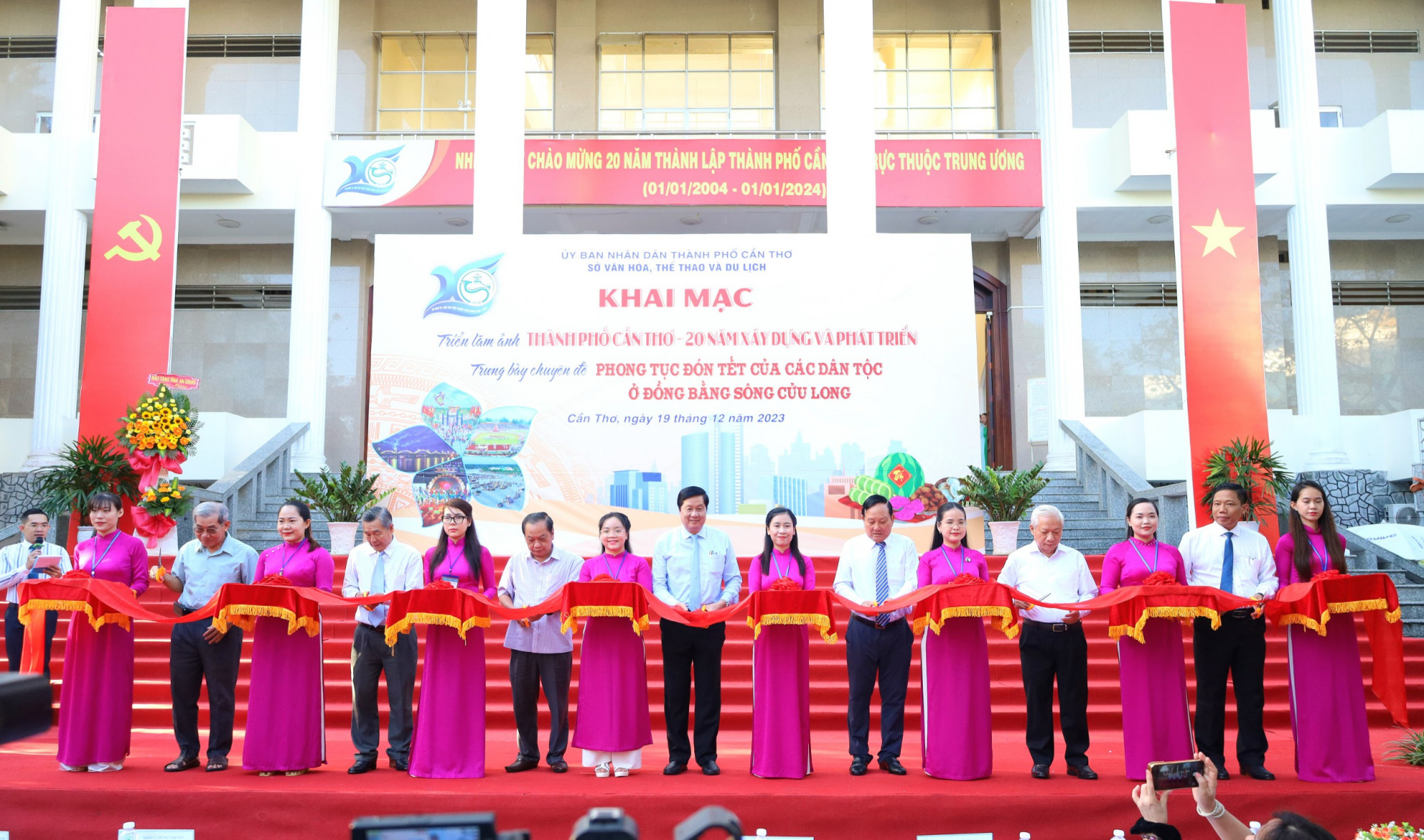 khai mạc triển lãm ảnh “TP Cần Thơ - 20 năm xây dựng và phát triển”, 