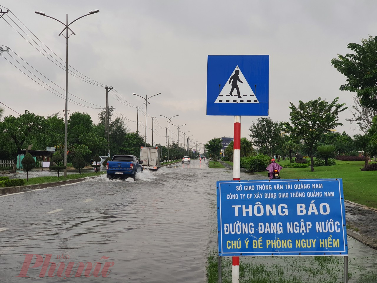 Một điểm ngập úng xảy ra thường xuyên trên tuyến đường huyết mạch nối Đà Nẵng-Hội An đoạn qua phường Điện Dương, TX.Điện Bàn nhưng mãi chưa được xử lý