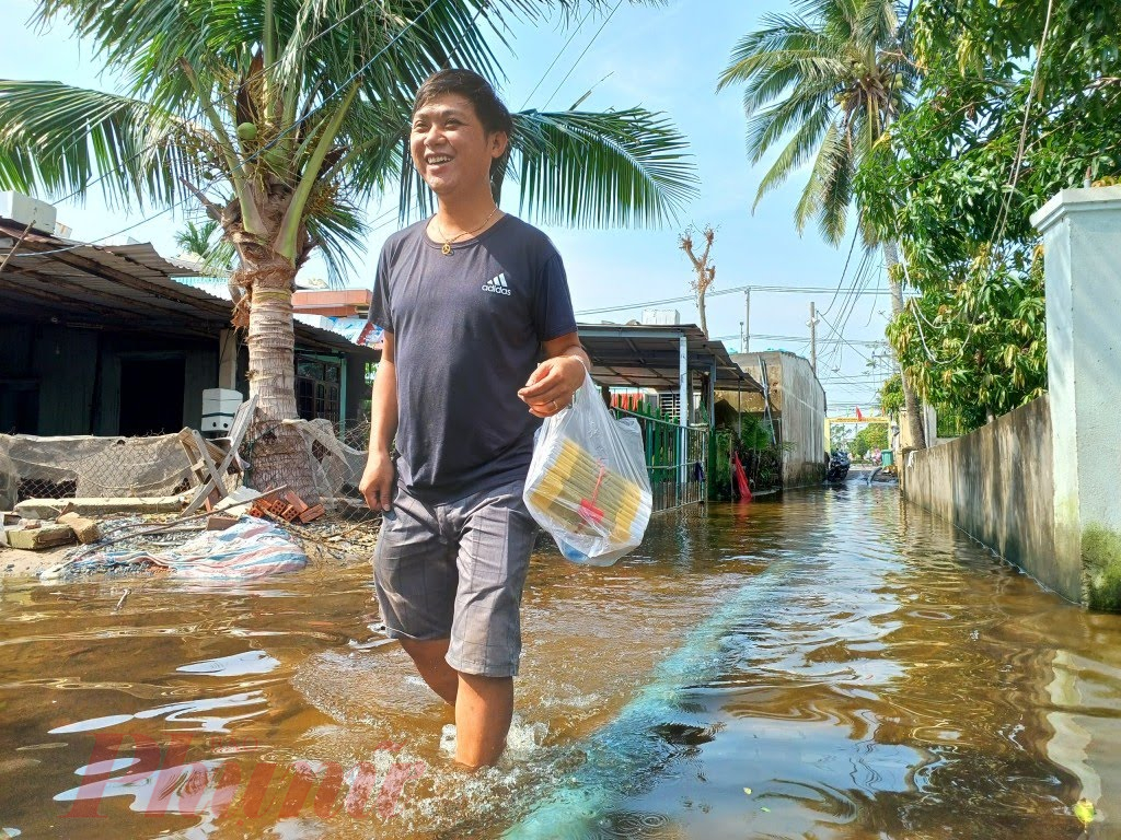 Người dân phường Điện Dương, TX.Điện Bàn thường xuyên sống trong cảnh ngập úng dù nhà ở ven biển