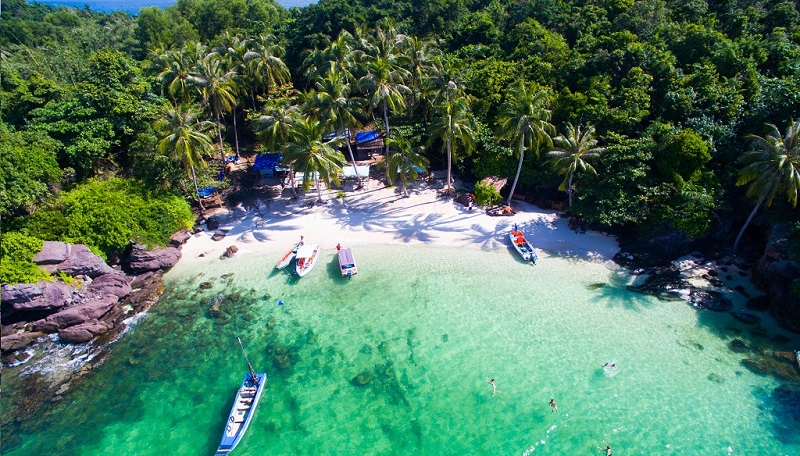 Đảo Phú Quốc được du khách yếu thích nhờ những bãi biển tuyệt đẹp như bãi Rạch Vẹm, Bãi Dài, Bãi Sao, Hòn Một…