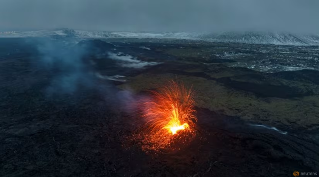 Hình ảnh núi lửa phun trào ở phía bắc Grindavik, Iceland, ngày 20/12.