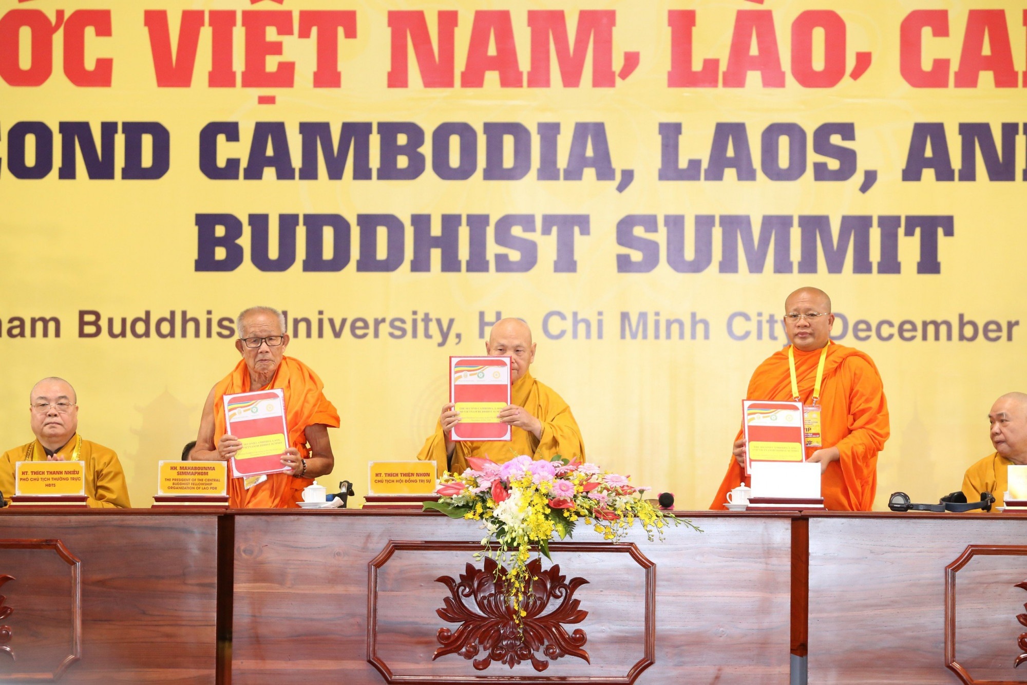 Đại diện lãnh đạo Phật giáo ba nước Việt Nam - Lào - Campuchia cũng đã ký kết bản tuyên bố hợp tác giữa ba nước