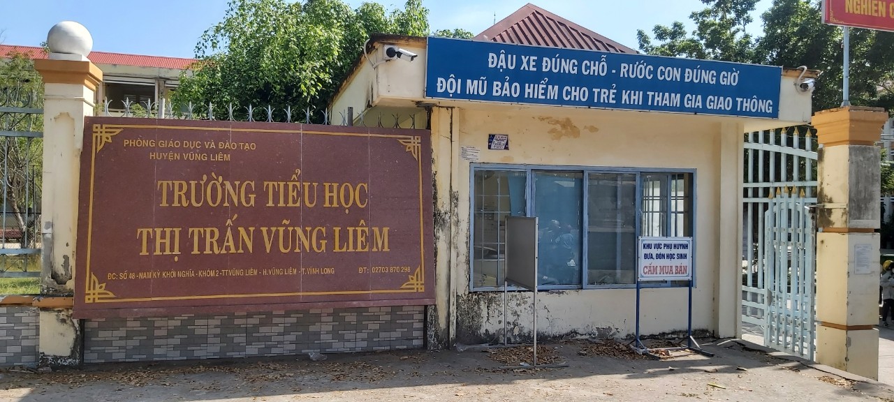 Trường tiểu học Thị trấn Vũng Liêm nơi xảy ra vụ việc