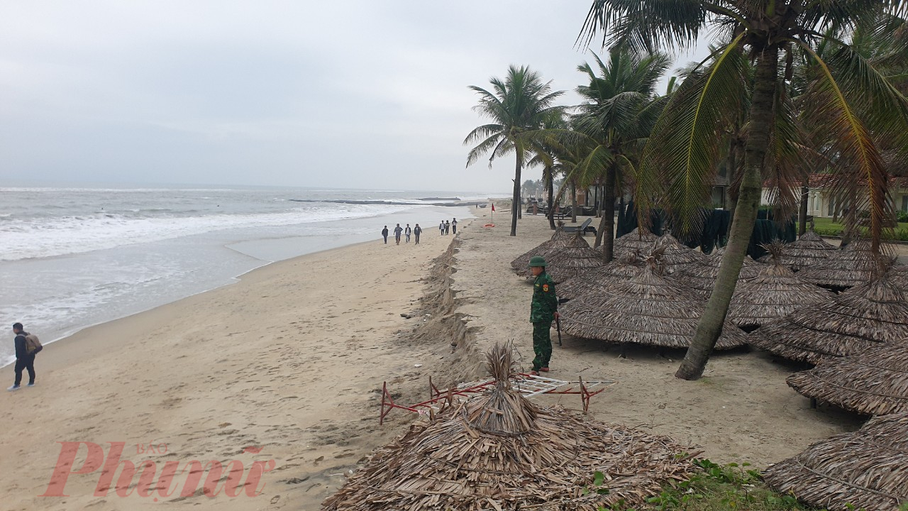 Ông Nguyễn Thành Công cho biết, hiện địa phương đã cử lực lượng canh gác xác tàu gỗ, đồng thời có báo cáo lên TP.Hội An để các cơ quan chức năng vào cuộc thăm dò, xác định cụ thể.