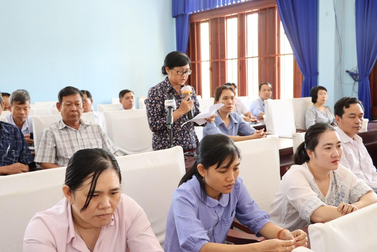 Cử tri Nguyễn Thị Thu nêu ý kiến 