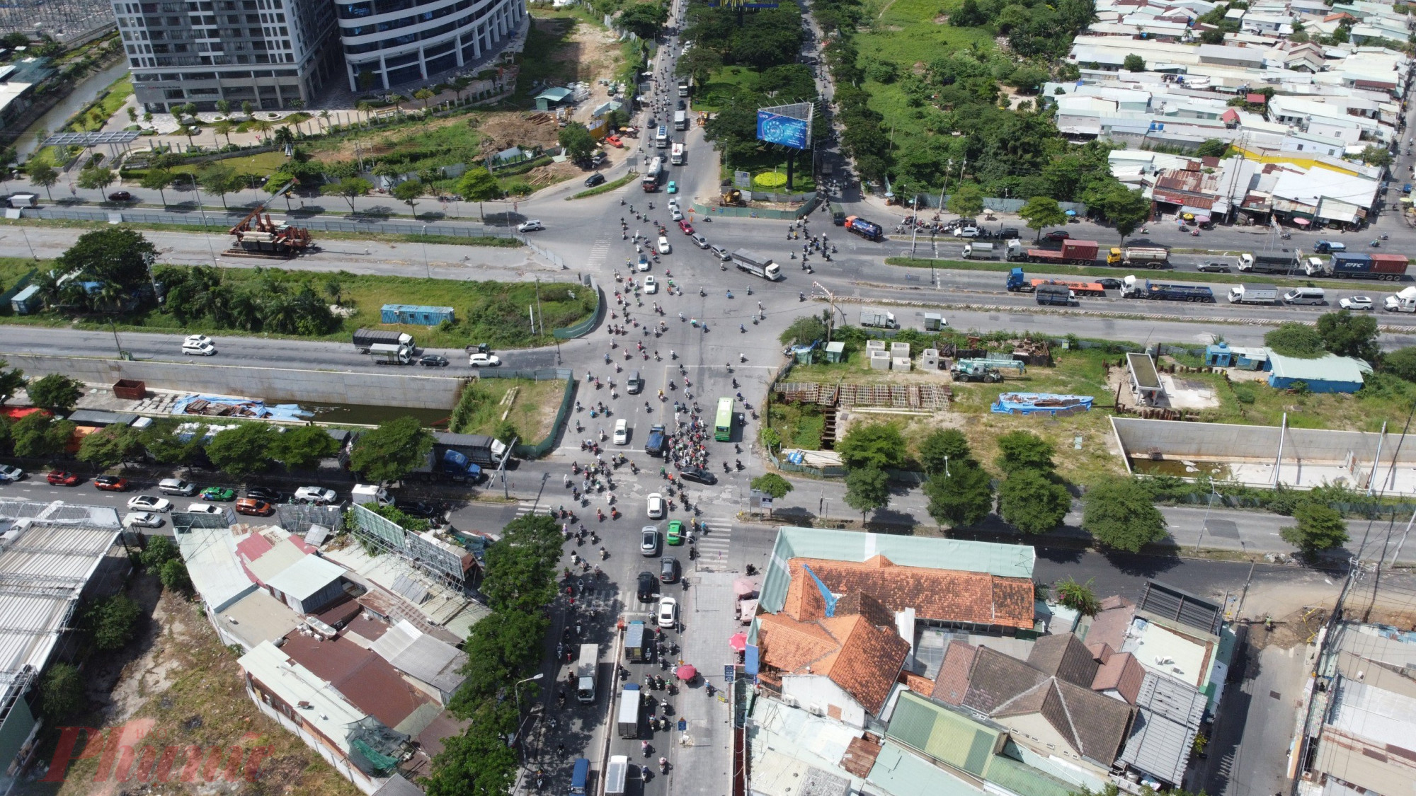 Còn những công trình trọng điểm thi công xuyên tết, Sở GTVT TP.HCM sẽ phối hợp với các chủ đầu tư, thanh tra sở, địa phương kiểm tra để có những giải pháp đảm bảo an toàn giao thông và vệ sinh môi trường hạn chế ảnh hưởng cuộc sống sinh hoạt của người dân trong dịp Tết.