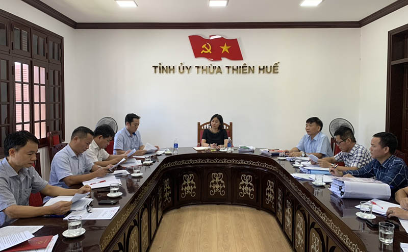 đồng chí Phạm Thị Minh Huệ, Ủy viên Ban Thường vụ, Chủ nhiệm UBKT Tỉnh ủy Thừa Thiên Huế chủ trì.