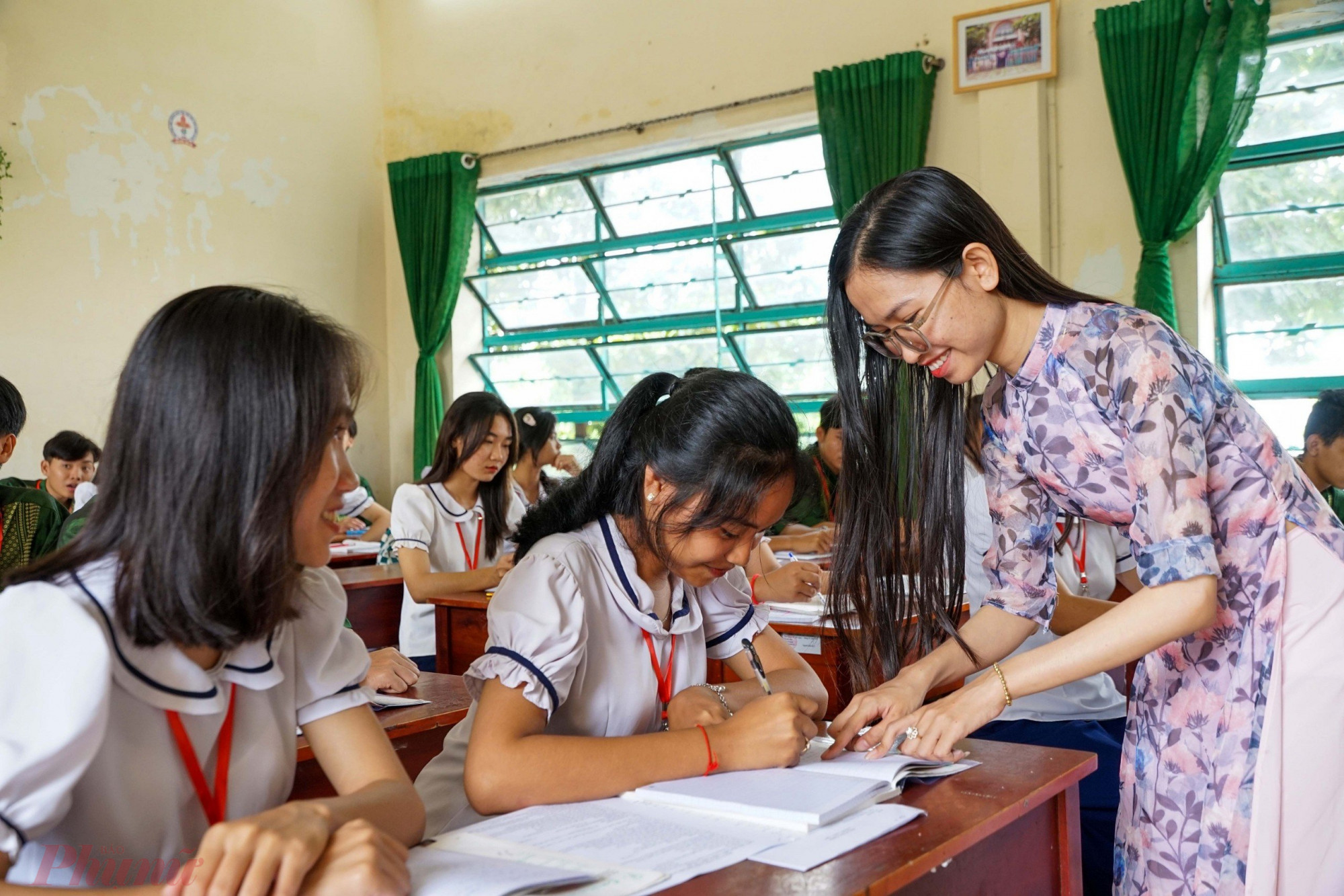 Một nửa chặng đường cho thấy việc triển khai thực hiện đổi mới chương trình, sách giáo khoa giáo dục phổ thông bước đầu đã tạo được những chuyển biến rất tích cực.