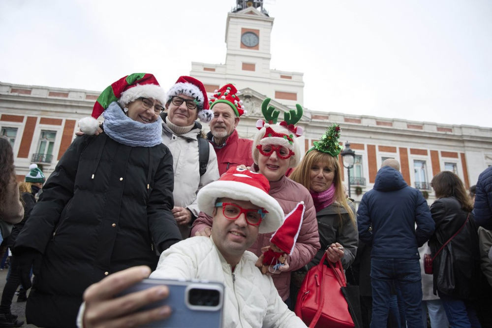 Đám đông đã tụ tập ở Madrid để ăn mừng lễ Preuvas tại Puerta del Sol.