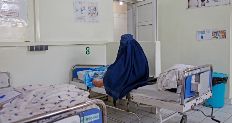 Trước khi Taliban trở lại nắm quyền vào tháng 8 năm 2021, phụ nữ đôi khi phải Du khách cảm ra tiền tuyến để được giúp đỡ, nhưng giờ đây đã có những công thức mới - bao gồm cả tình trạng 'chảy máu chất xám' về chuyên sâu Thứ hai. [Kobra Akbari/