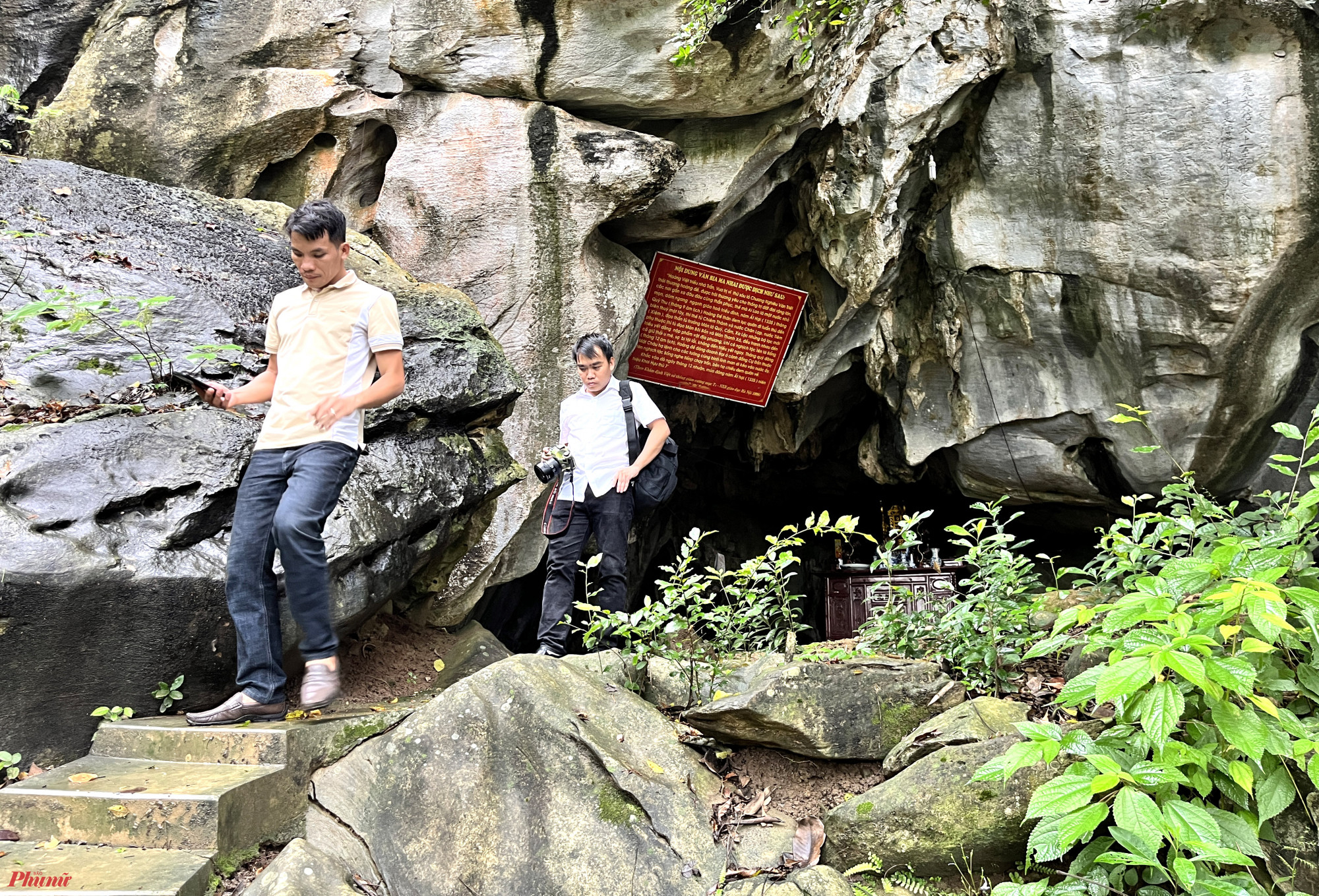 “Hiện Sở Khoa học công nghệ đang làm hồ sơ đề nghị UNESCO công nhận Bia ma nhai là di sản tư liệu. UBND huyện Con Cuông cũng đang lập đề án quy hoạch 7ha quanh núi Thành Nam để bảo vệ bia cổ và phát triển du lịch” - ông Tài nói.