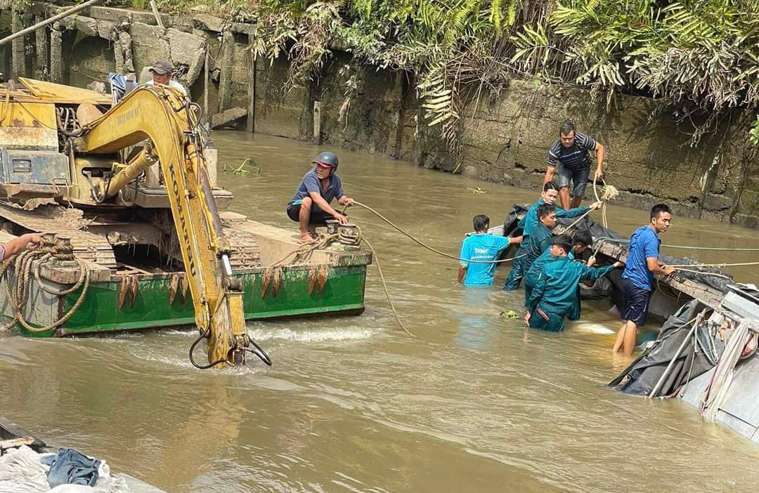 May mắn vụ lật ghe không gây thiệt hại về người