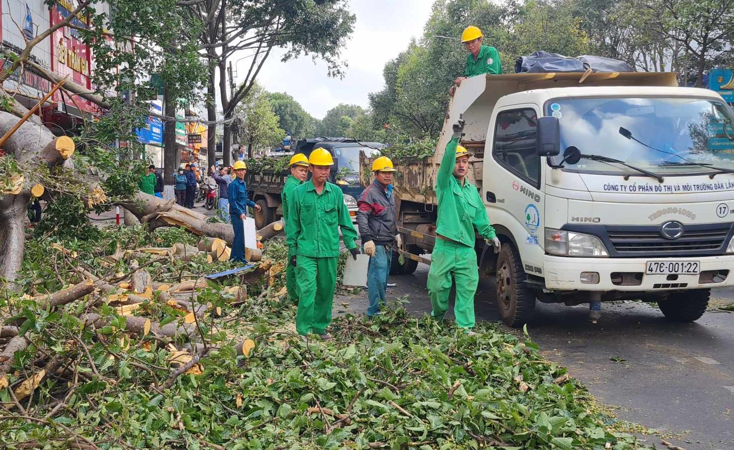 Lực lượng chức năng đang khẩn trương xử lý hiện trường