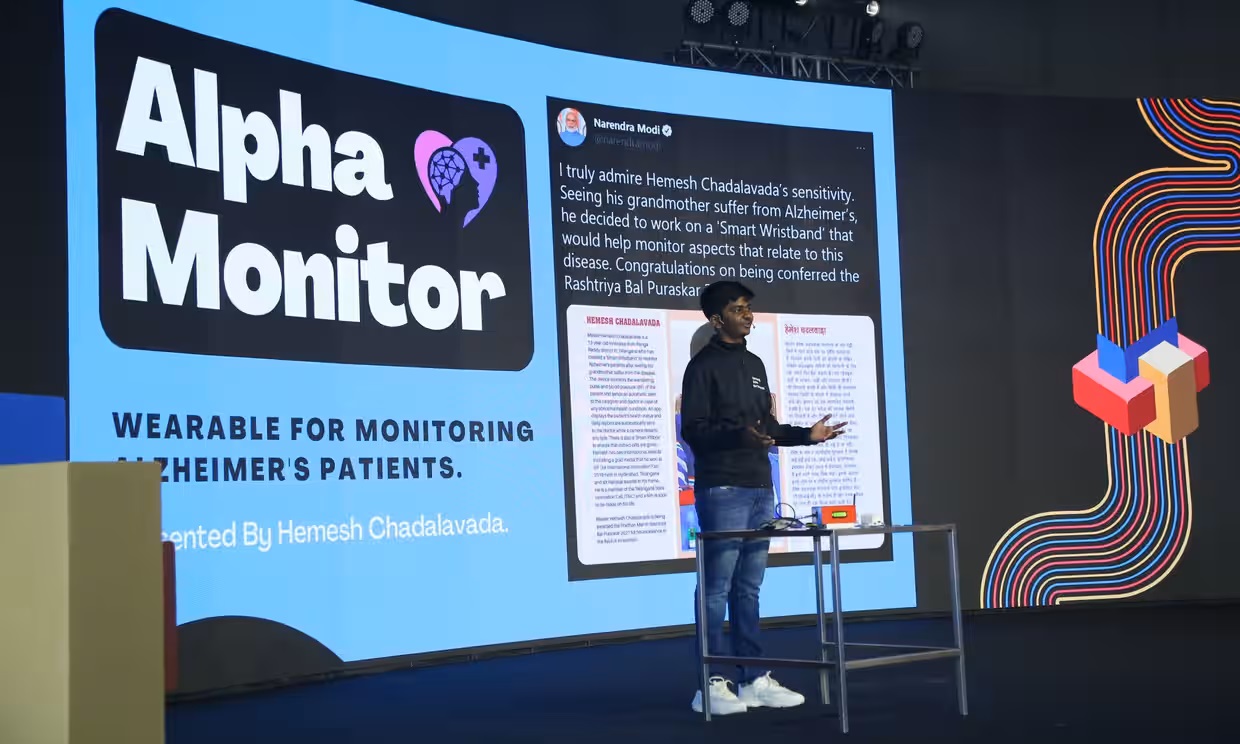 Hemesh Chadalavada tại Cuộc thi Samsung Solve for Tomorrow, nơi cậu đã giành được khoản trợ cấp 10 triệu rupee để giúp phát triển thiết bị của mình - Ảnh: Handout