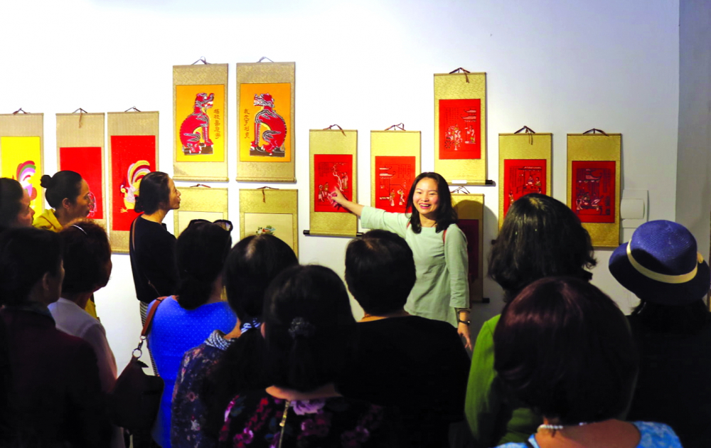 Phó giáo sư, tiến sĩ Trang Thanh Hiền giới thiệu nghệ thuật tranh dân gian Việt Nam ở Hàn Quốc