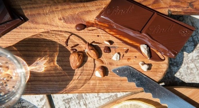 Chocolate Lindt tan chảy dưới ánh mặt trời