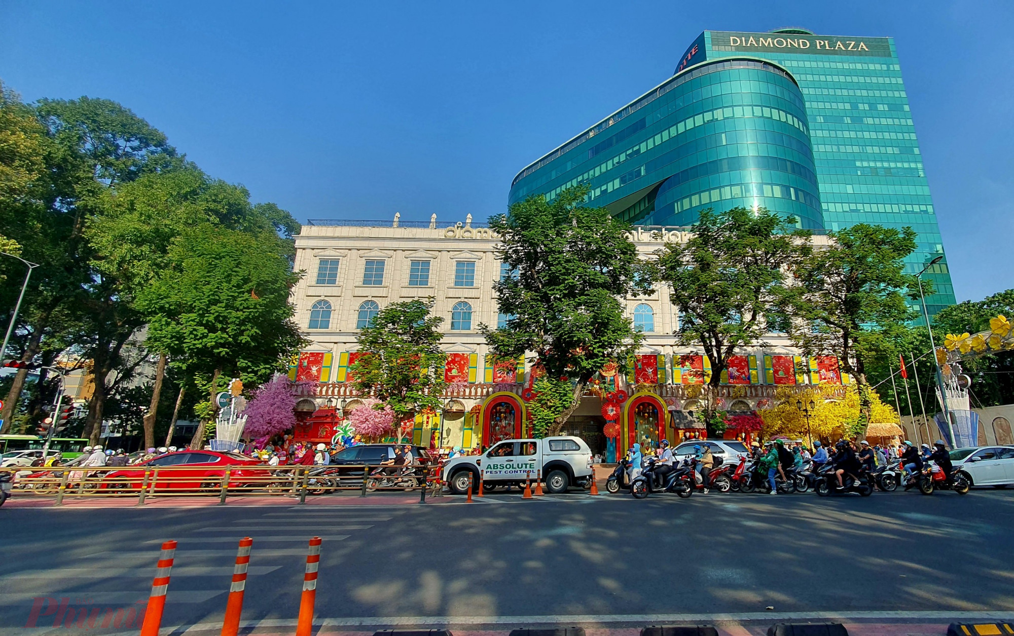 Toàn cảnh không gian Tết 3 miền ở Diamond Plaza