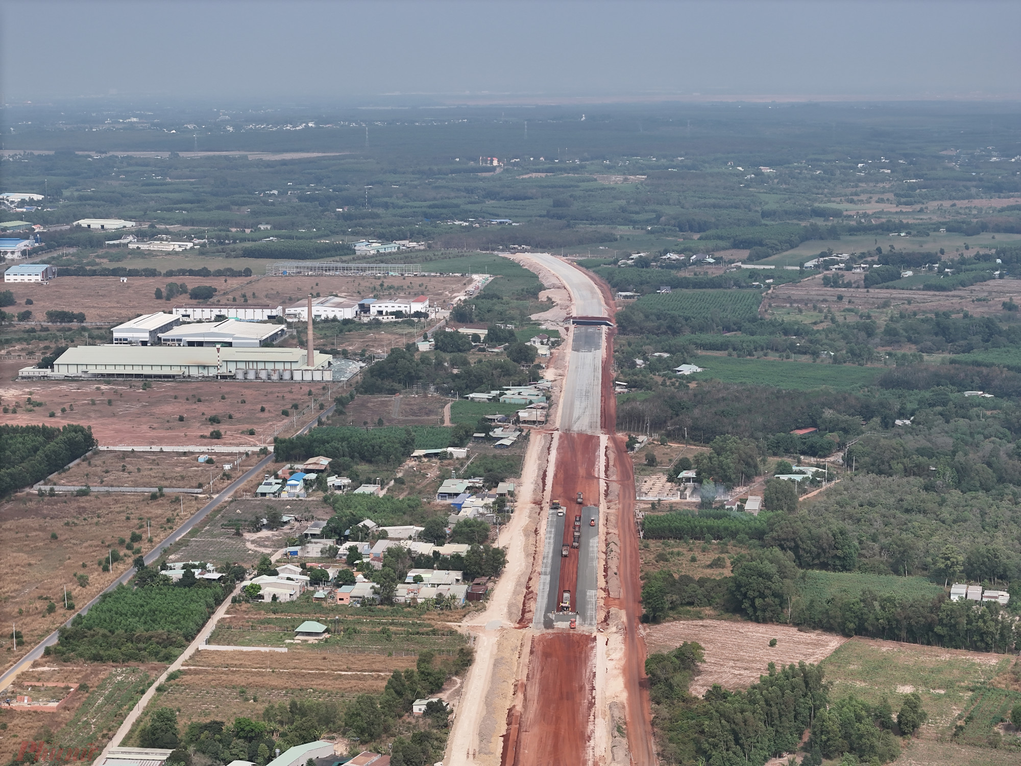 Ban Quản lý dự án giao thông khu vực cảng Cái Mép - Thị Vải cho biết, hiện dự án thành phần 3 thuộc dự án Đầu tư xây dựng đường bộ cao tốc Biên Hòa – Vũng Tàu giai đoạn 1, thi công đúng tiến độ, đảm bảo chất lượng. Công tác giải phóng mặt bằng, giải ngân được triển khai nhanh gọn, nguồn vật liệu cho dự án đảm bảo. 