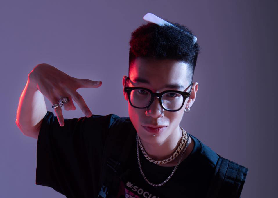 Rapper MCK nhiều lần gây tranh cãi về ứng xử