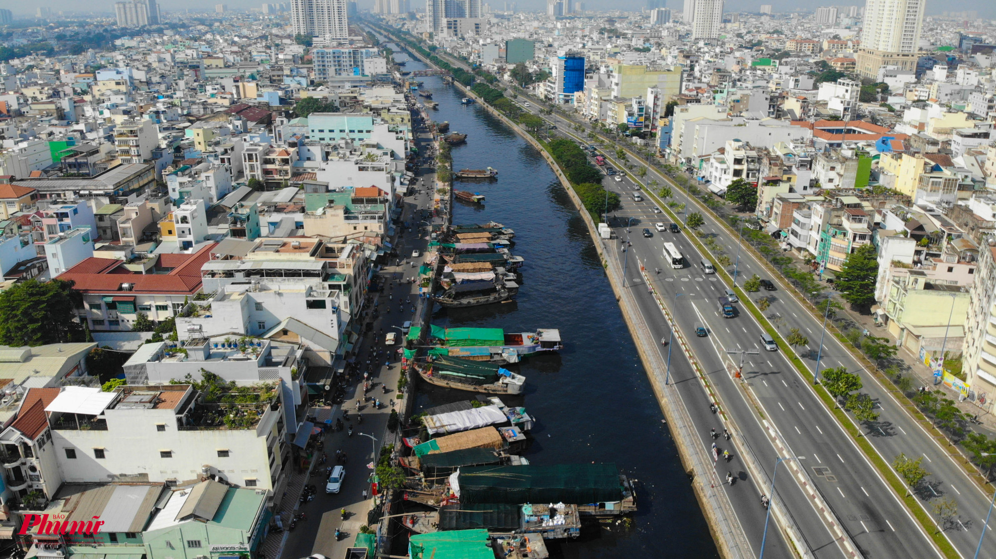 Đường Bến Bình Đông nơi tổ chức Hội hoa xuân Trên bến dưới thuyền