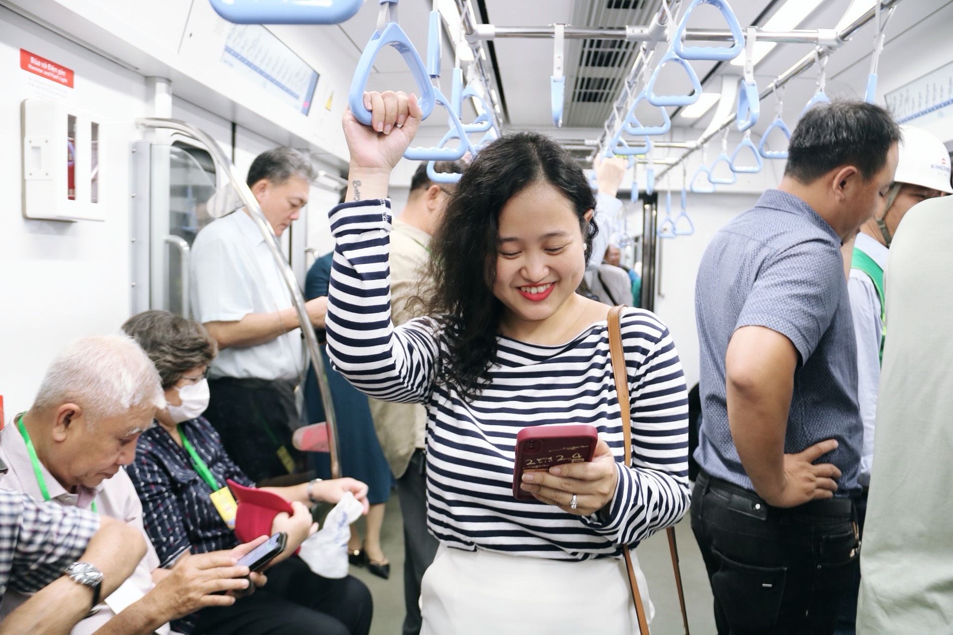 Metro Sài Gòn - Chuyến tàu gửi gắm ước mơ về một Sài Gòn hiện đại hơn, xanh đẹp hơn. Ảnh: Cao Bảo Vy.