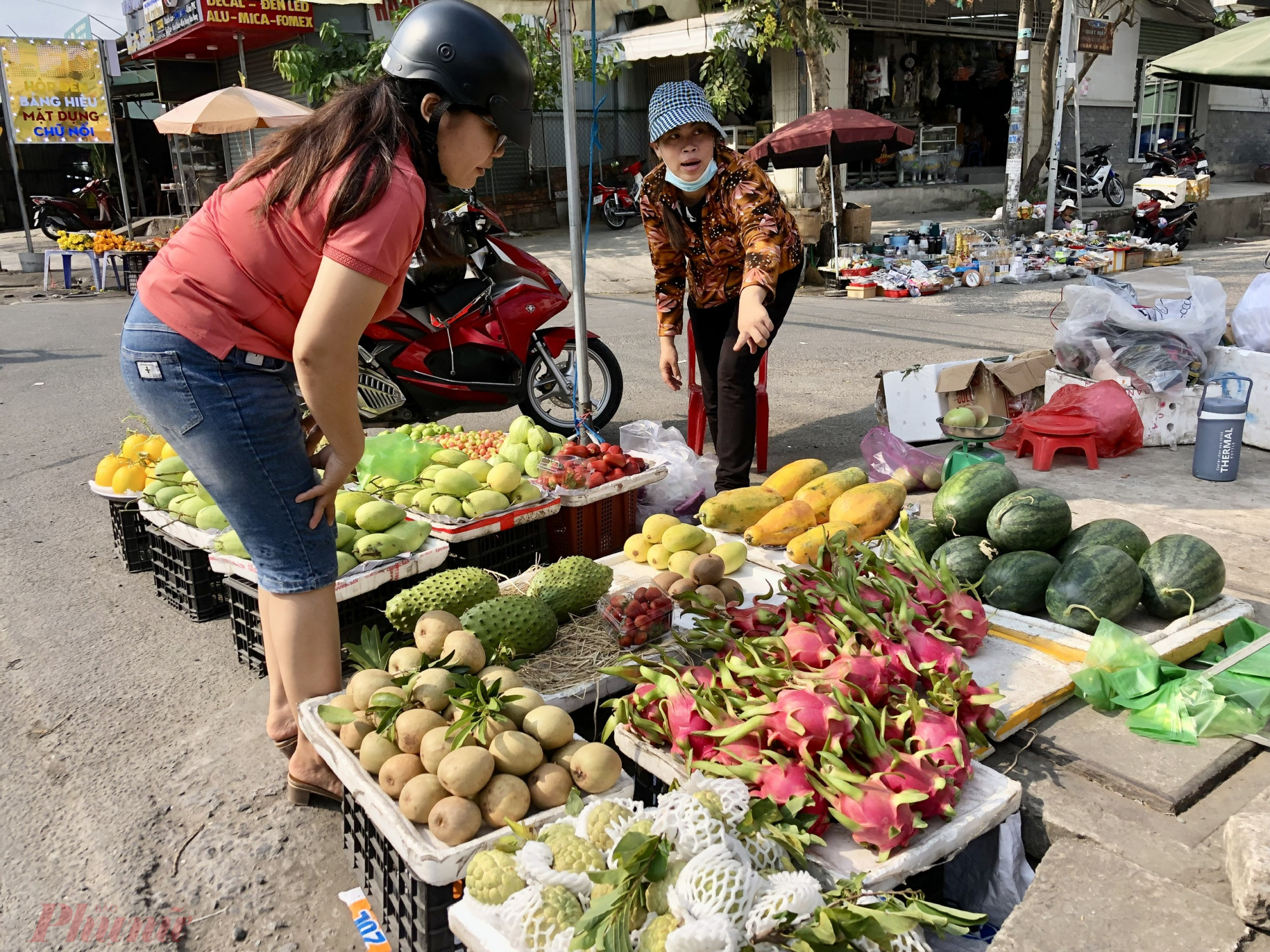 Do sức mua trái cây có tăng nên giá 1 số loại có tăng nhẹ 10% so với thường ngày. 