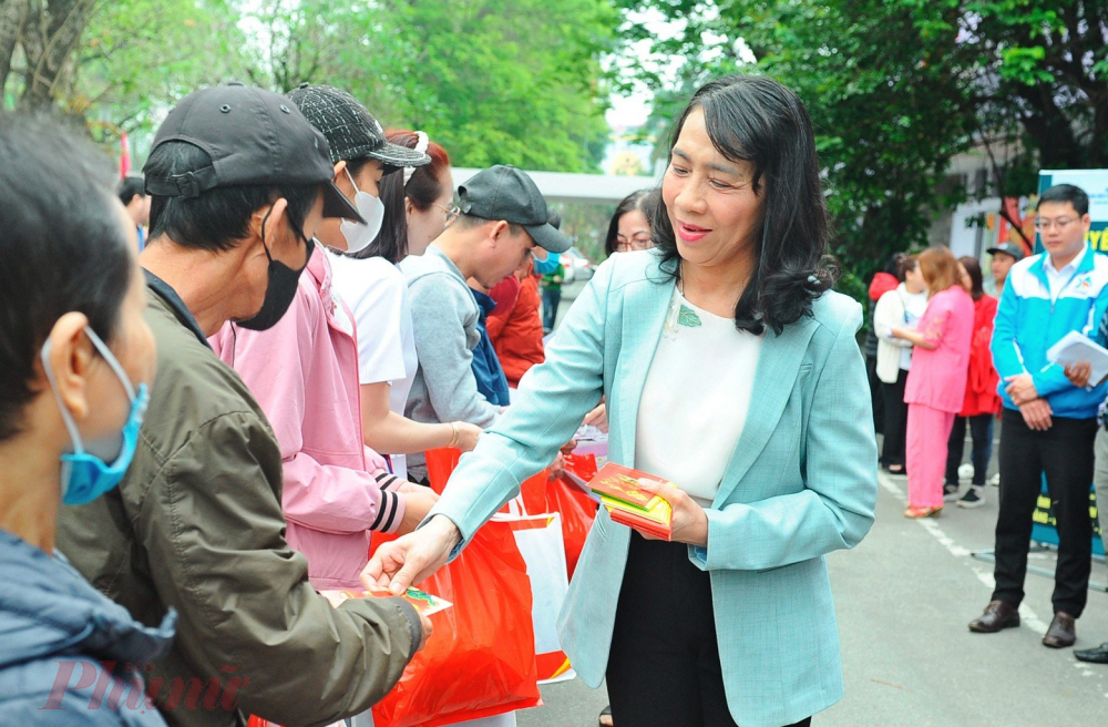 Chương trình năm nay Bệnh viện Trung ương Huế tổ chức 7 chuyến xe chở xe miễn phí cho bệnh nhân đang điều trị tại Bệnh viện Trung ương Huế