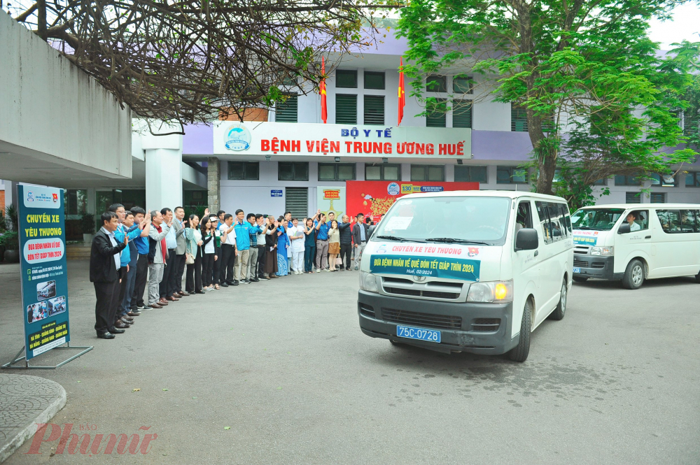 Mỗi dịp Tết đến Xuân về, Bệnh viện lại cùng các tổ chức, cá nhân và doanh nghiệp chia sẻ, hỗ trợ cho các bệnh nhân có hoàn cảnh khó khăn về quê đón Tết. 