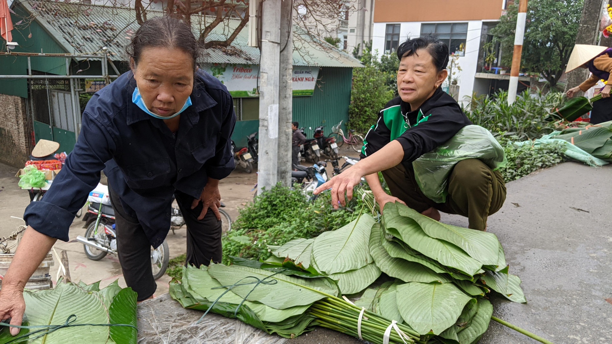 Bận rộn bán - mua.